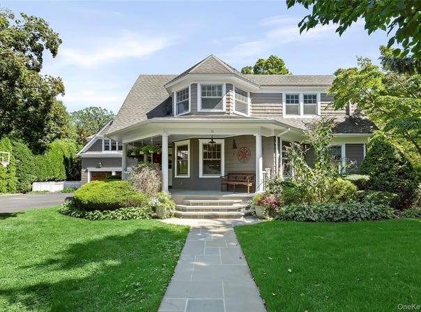 16 Middle Drive, Manhasset, NY 11030