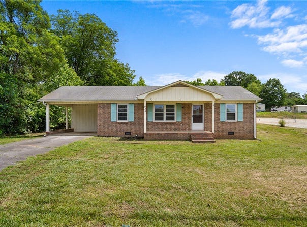 634 Wesleyan Drive, Central, SC 29630