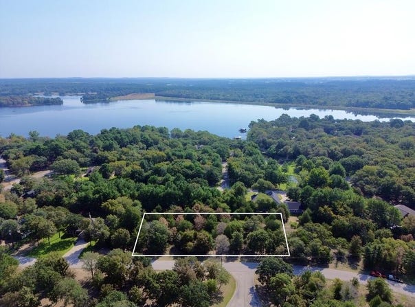 Charlya Dr, Athens, TX 75751