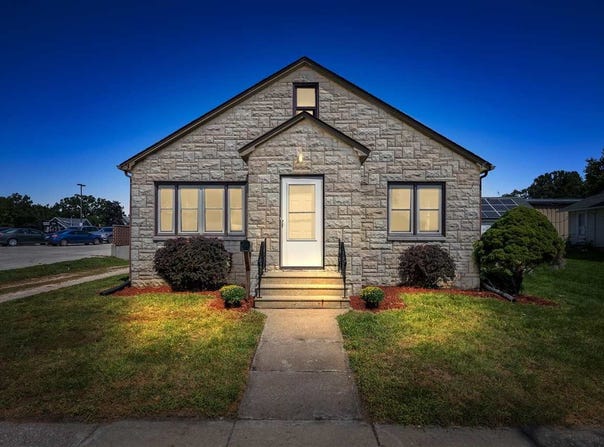 114 E 6th St, Tipton, IA 52772