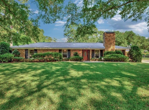 2810 Colonial Drive, Nacogdoches, TX 75965