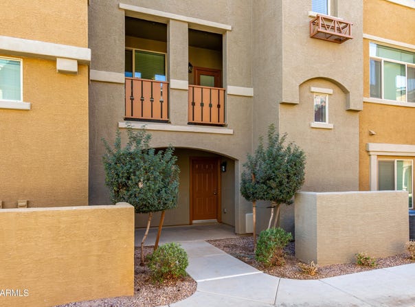 240 W JUNIPER Avenue, Gilbert, AZ 85233
