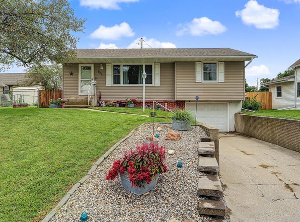 525 5th Street, Nevada, IA 50201