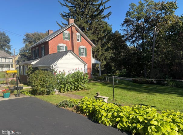 314 E MEADOW VALLEY Road, LITITZ, PA 17543
