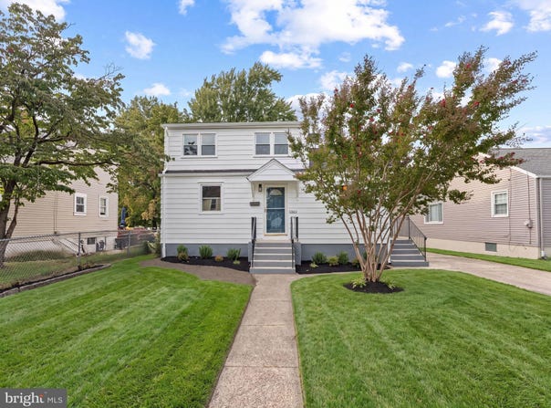 62 WARREN Avenue, BELLMAWR, NJ 08031
