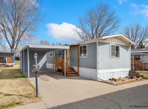 3901 RIDGE RD, Cheyenne, WY 82009