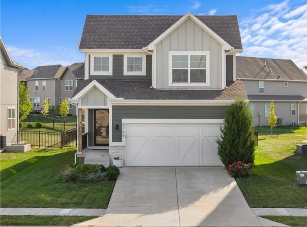 8765 SW Brickell Drive, Blue Springs, MO 64064