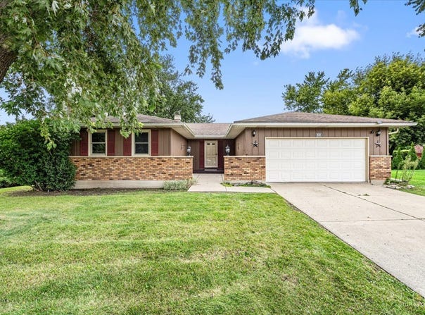 830 Hiawatha Drive, Elgin, IL 60120