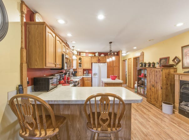 745 St. Rt. 3&12, Hinton, WV 25951