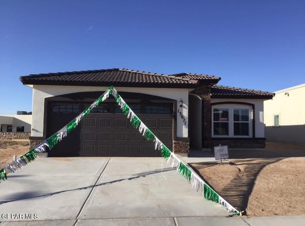 372 Kindred Drive, Clint, TX 79836
