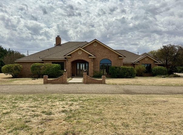 7211 Olton Rd, Plainview, TX 79072