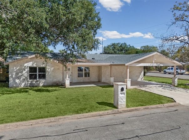 412 Oak St, Bastrop, TX 78602