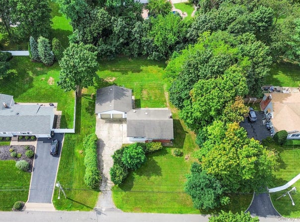 38 Sams Path, Rocky Point, NY 11778