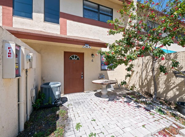 3281 E Golf Boulevard, Pompano Beach, FL 33064