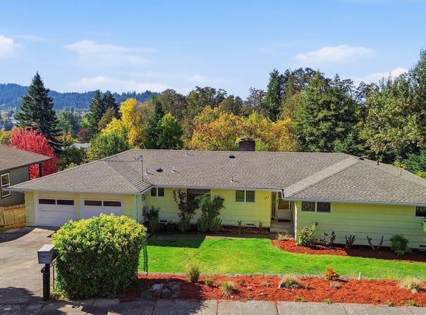 682 SUNSET Dr, Springfield, OR 97477