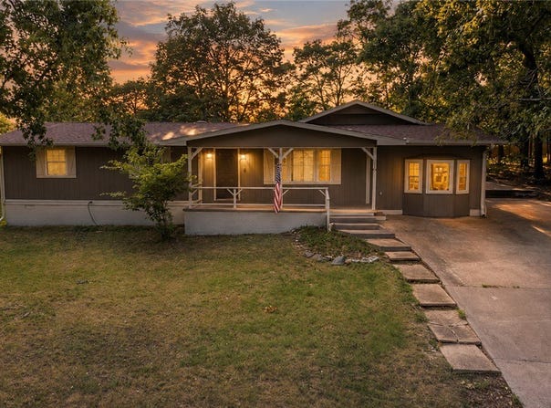 16 Amesbury Lane, Bella Vista, AR 72715