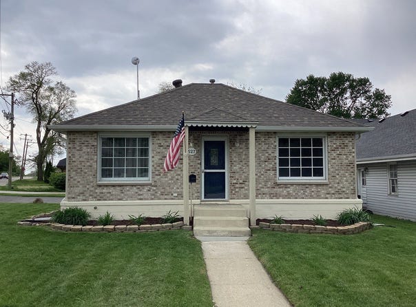 527 E 17th Street, Lockport, IL 60441