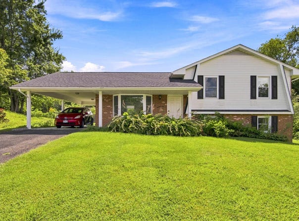 1105 GOLFVIEW Drive, Blacksburg, VA 24060