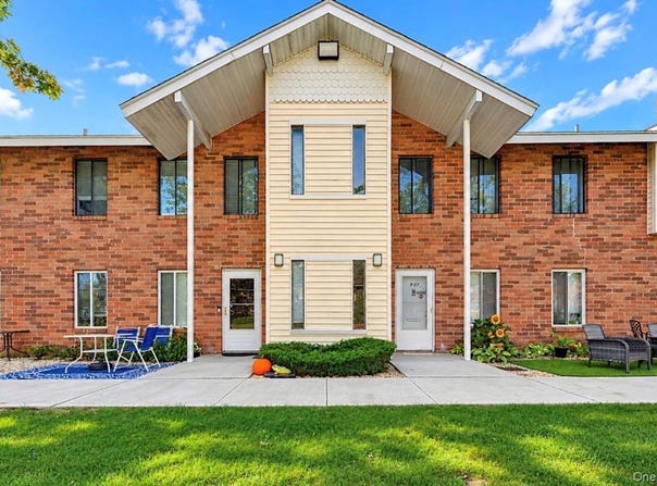 30 Pueblo Court, Coram, NY 11727