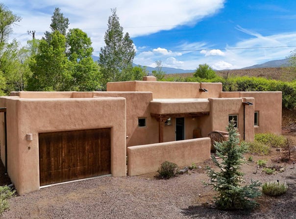 215 Mariposa Place, Taos, NM 87571