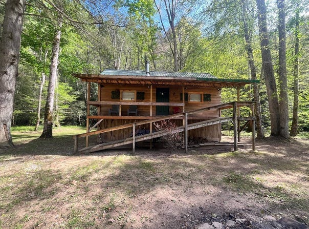 1010 Carbide Road, Glen, WV 25088