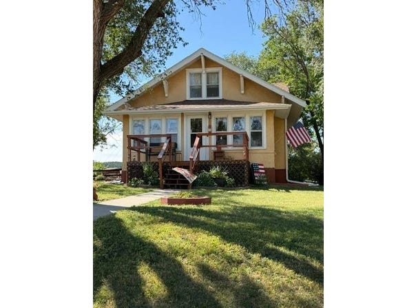 100 16th Ave, Chamberlain, SD 57325