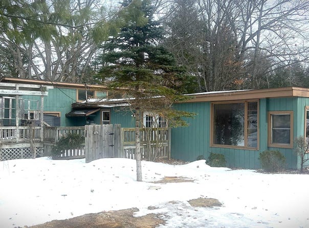 8890 US-131, S, Grawn, MI 49637-9622