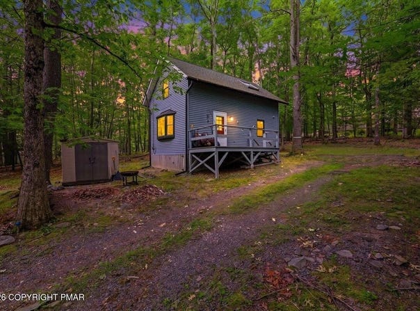 180 E Shore Drive, Dingmans Ferry, PA 18328