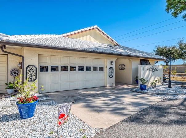32 PEBBLE ROCK Drive, VENICE, FL 34293