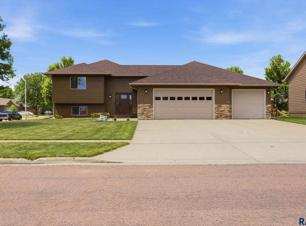 2301 N Devon Ave, Tea, SD 57064