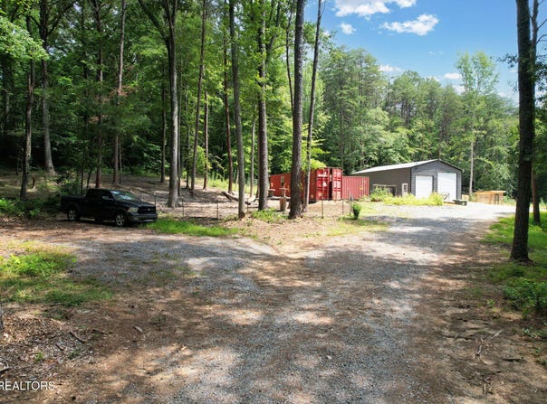 686 Welcome Valley Rd, Benton, TN 37307