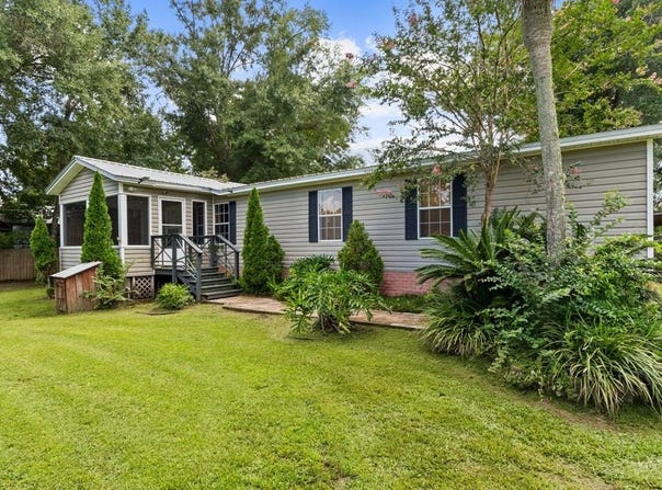 105 Riverview Dr, Wewahitchka, FL 32465