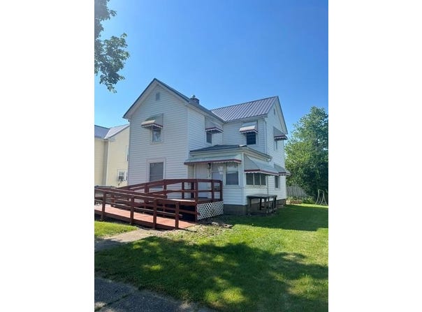 1337 E Main Street, Coshocton, OH 43812