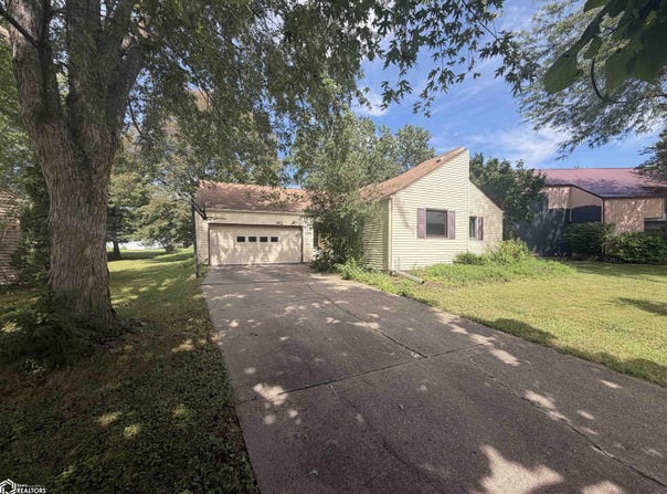 1009 Southview Drive, Fairfield, IA 52556