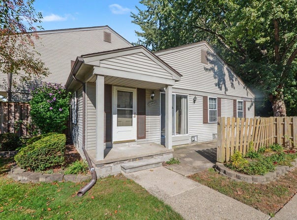 33693 Bayview Drive, Chesterfield, MI 48047
