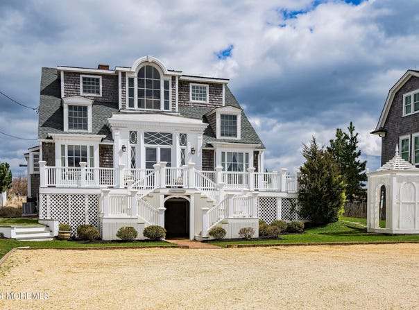 961 East Avenue, Mantoloking, NJ 08738