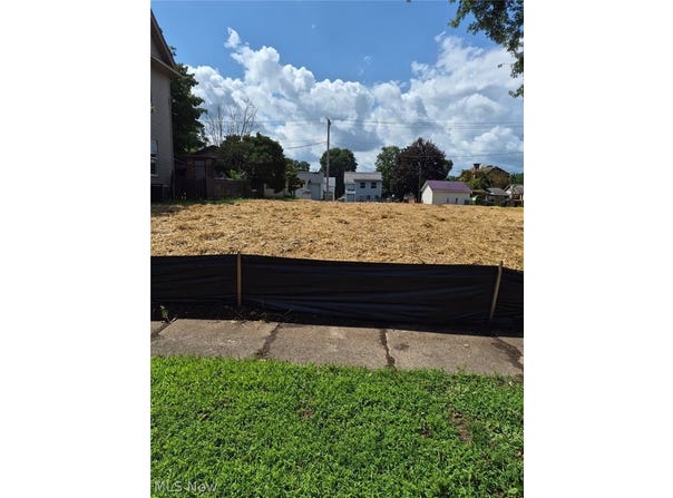 309 S 10th, Coshocton, OH 43812