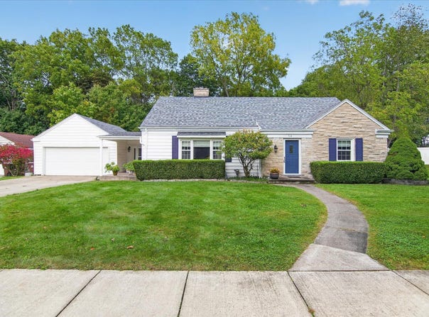 514 North Dr W, Marshall, MI 49068