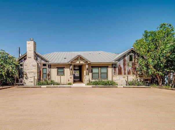 807 E Highway St, Fredericksburg, TX 78624