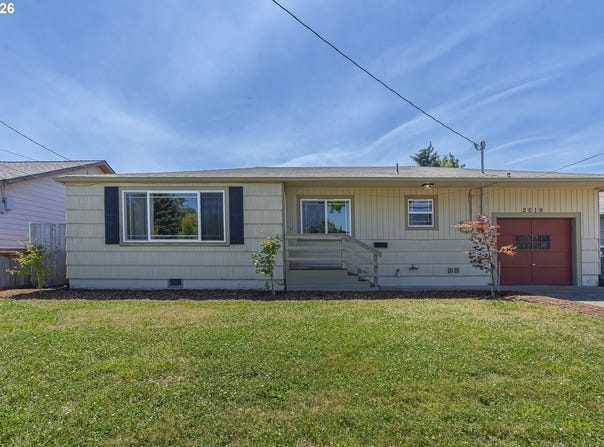 2019 E St, Springfield, OR 97477