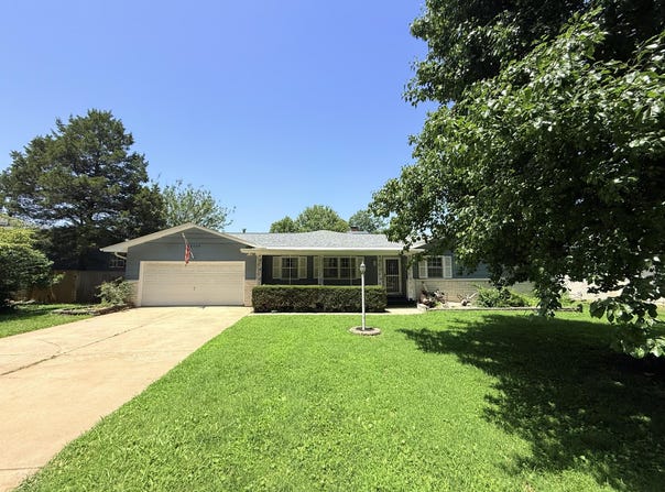 2049 S Brighton Drive, Springfield, MO 65804
