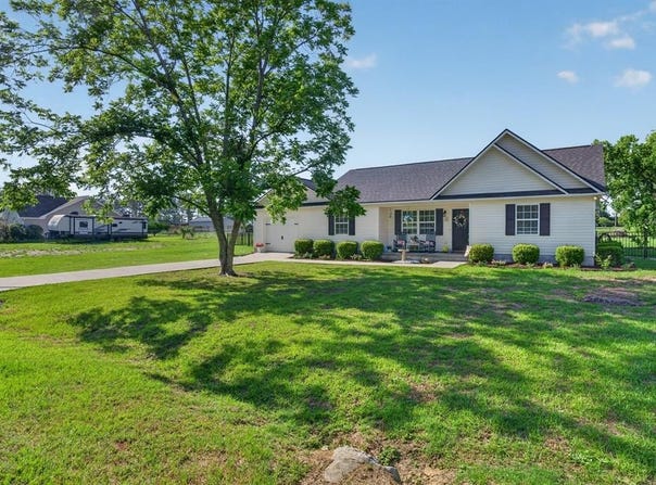 42 Summertree, Douglas, GA 31535