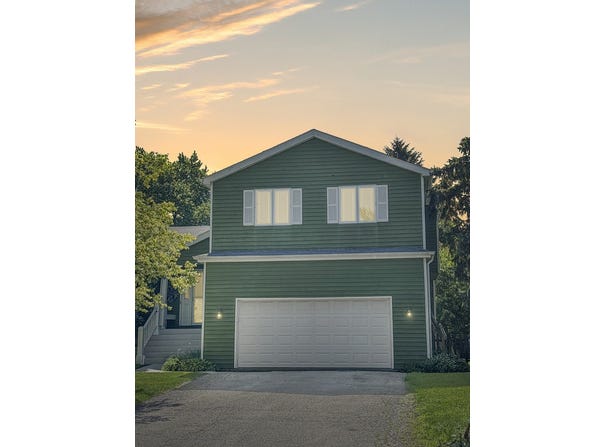 6 Crows Nest Court, Third Lake, IL 60030