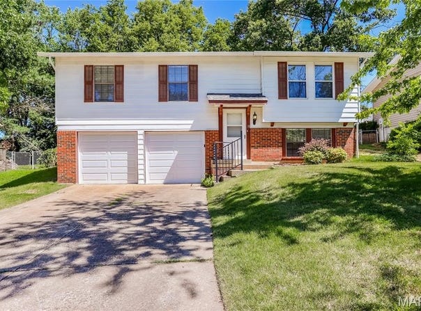 18 River Bluff Drive, St Peters, MO 63376