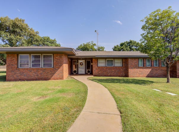 1301 E Tate Street, Brownfield, TX 79316