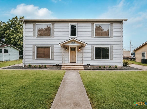1503 E Virginia Avenue, Victoria, TX 77901