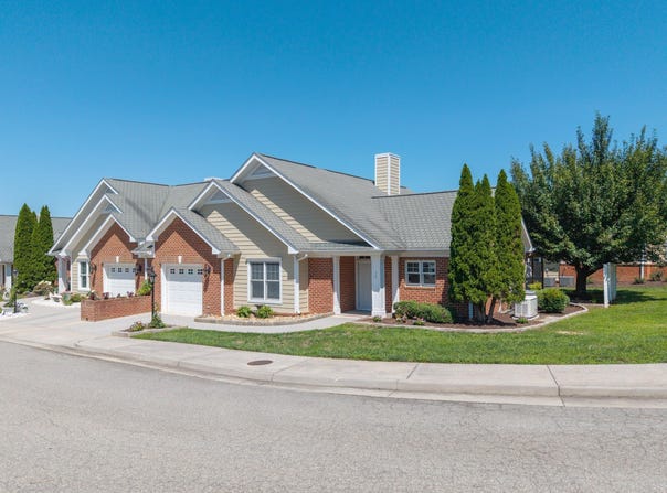 76 Retirement Dr, Hardy, VA 24101