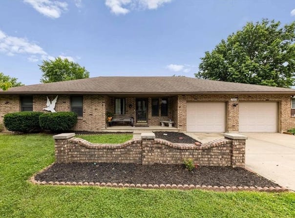 703 Ozark Short Line Court, Odessa, MO 64076