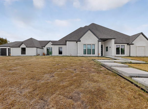 209 Carriage Hill Lane, Heath, TX 75032