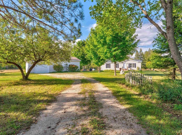 11038 W Davidson Road, Cooks, MI 49817